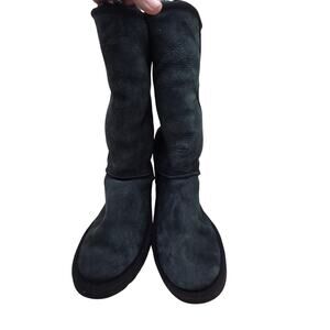 UGG Classic Tall II Black size women's bootie size 9